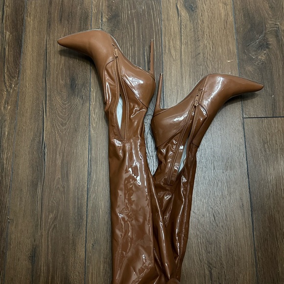 Fall boots 👢 🍁 - Picture 2 of 4